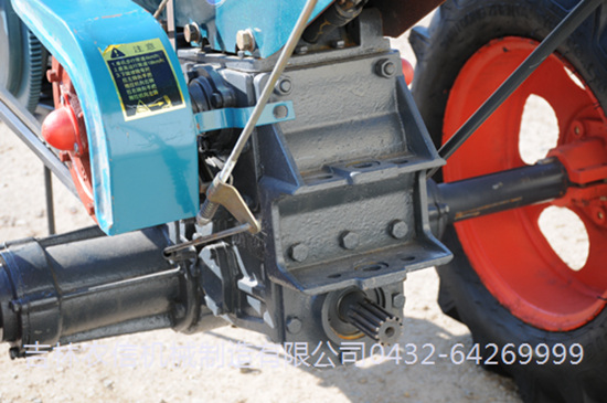 NX181型四驅手扶拖(tuo)拉機