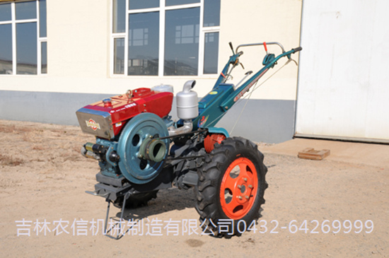 NX181型四驅手扶拖拉(la)機