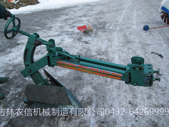 1LSW-135型水旱田(tian)兩用犁